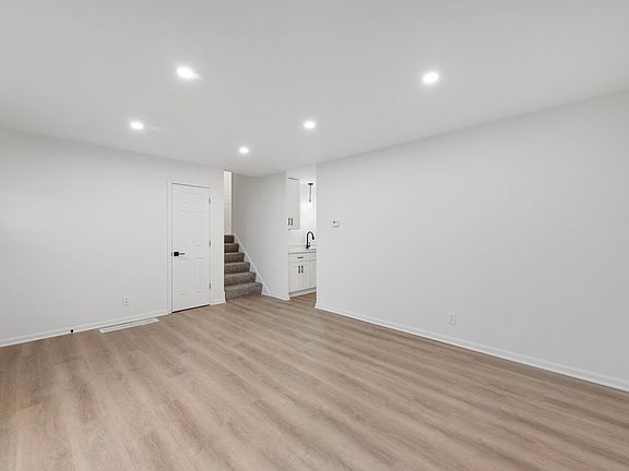 5th image of 931 Upper Brandon Dr