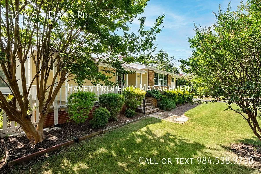 Fantastic Midtown location - 3 Bed, 2 Bath Ranch with Sunroom and Sauna — Photo 3