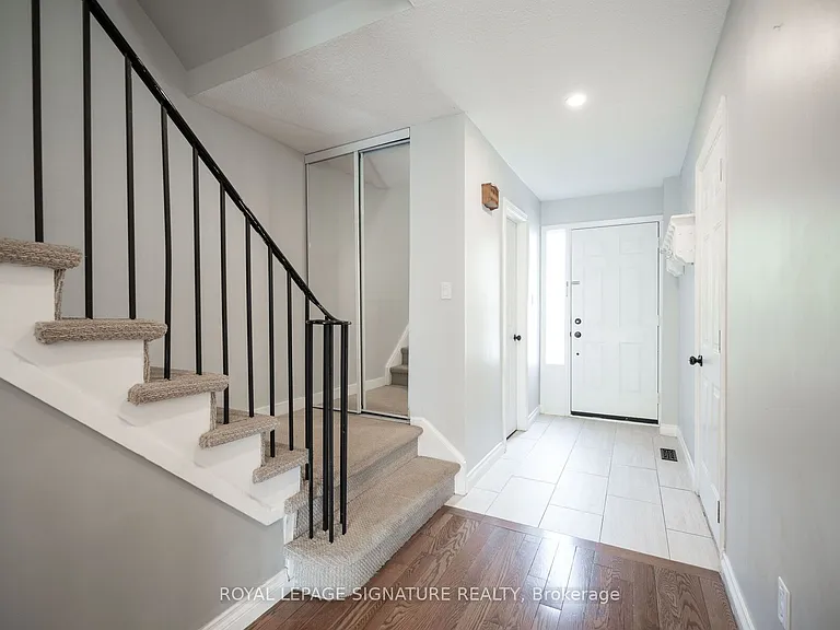 447 Ontario St N — Photo 3