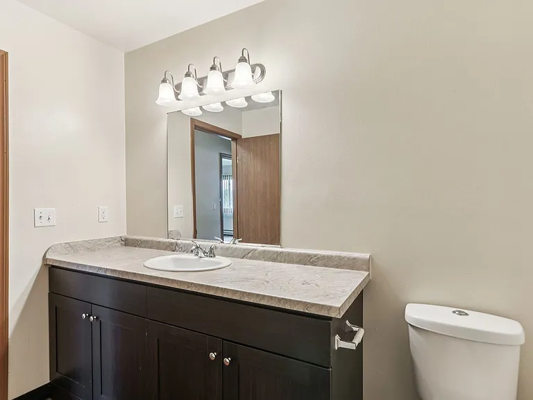 Woodfield Heights Apartments — Photo 42