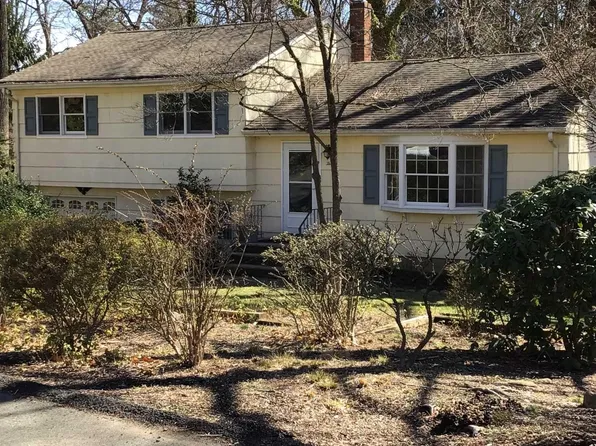 3 Arrowhead Rd, Park Ridge, NJ 07656