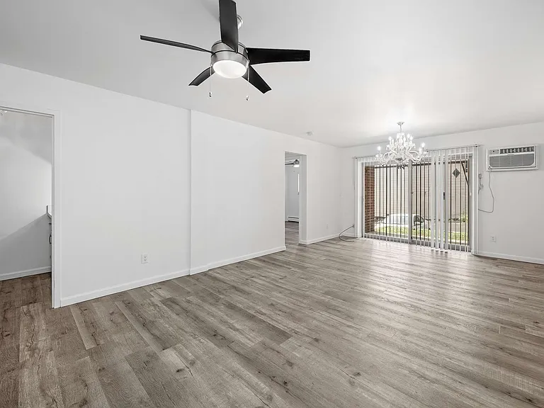 2935 Marshall Ave — Photo 9