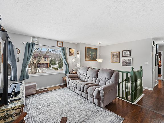 4th image of 1860 Churchill Downs Rd