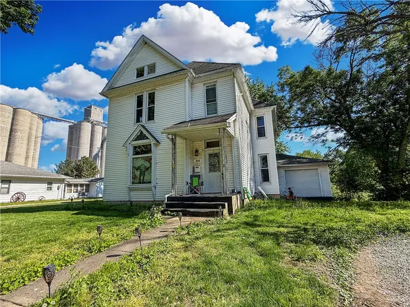 229 W Madison St, Moweaqua, IL 62550