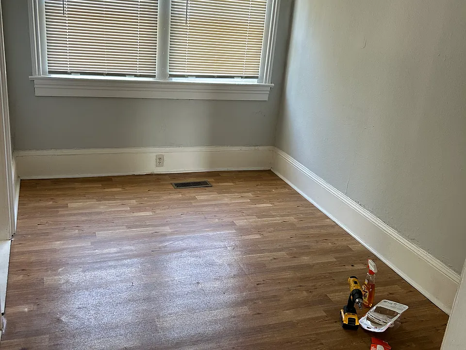 Breakfast nook off kitchen
