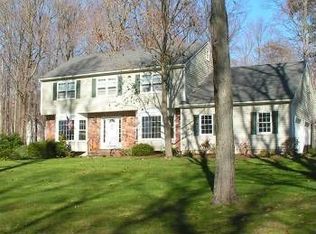 8 Jarrod Dr, Danbury, CT 06811