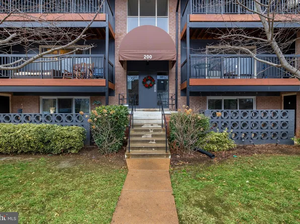 200 Park Terrace Ct SE APT 6, Vienna, VA 22180