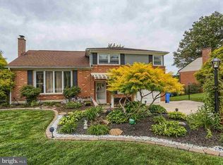 2545 Eastwood Dr, York, PA 17402