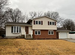 210 E Cherry St, Carlinville, IL