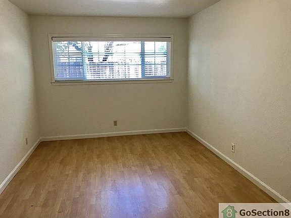 3rd image of 5127 Snow Dr