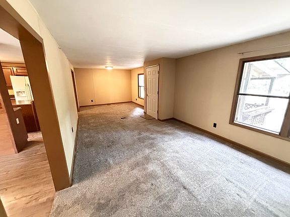5th image of 8879 Douglas Pl