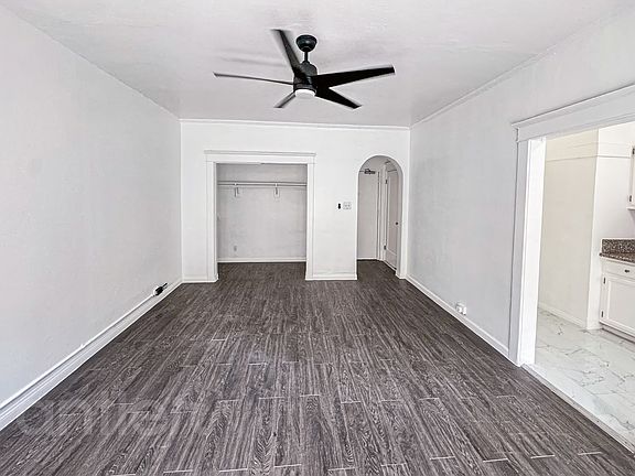 2nd image of 916 Grattan St #A105