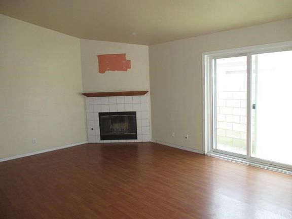 4th image of 2857 Acacia Ave