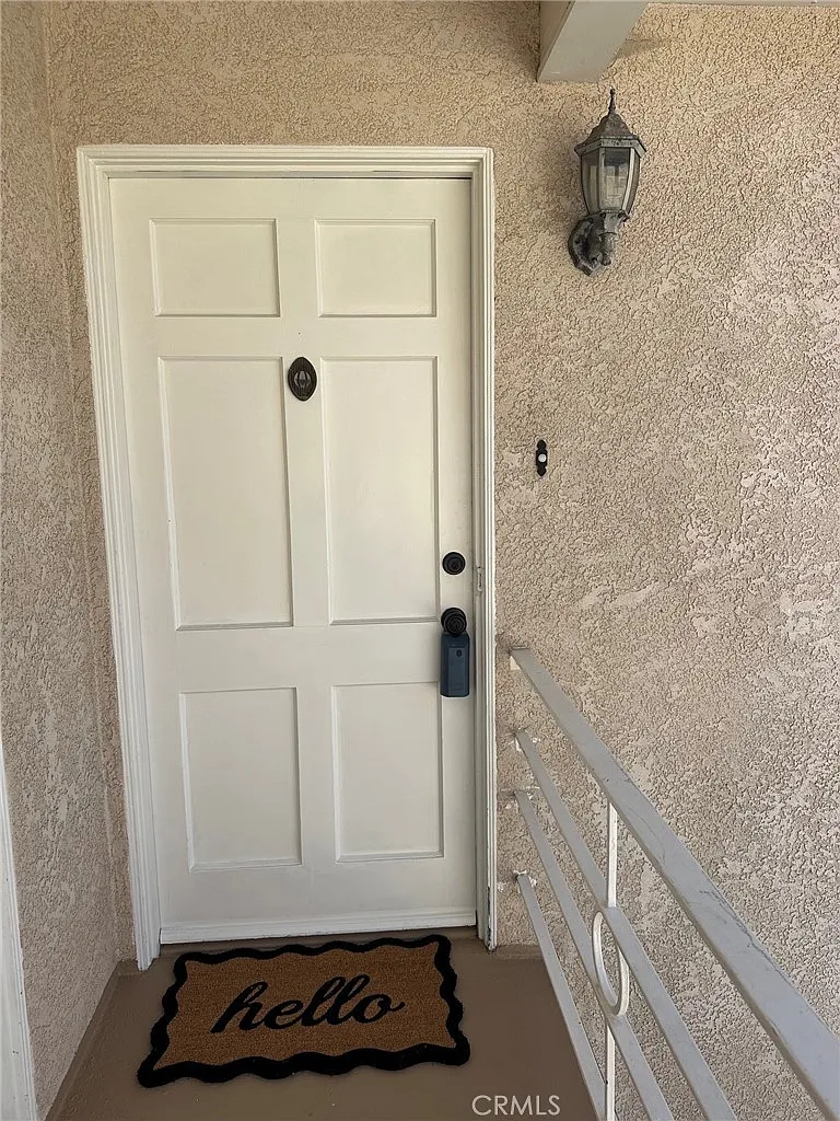 1 bed, 850 sqft, $2,400 — Photo 3