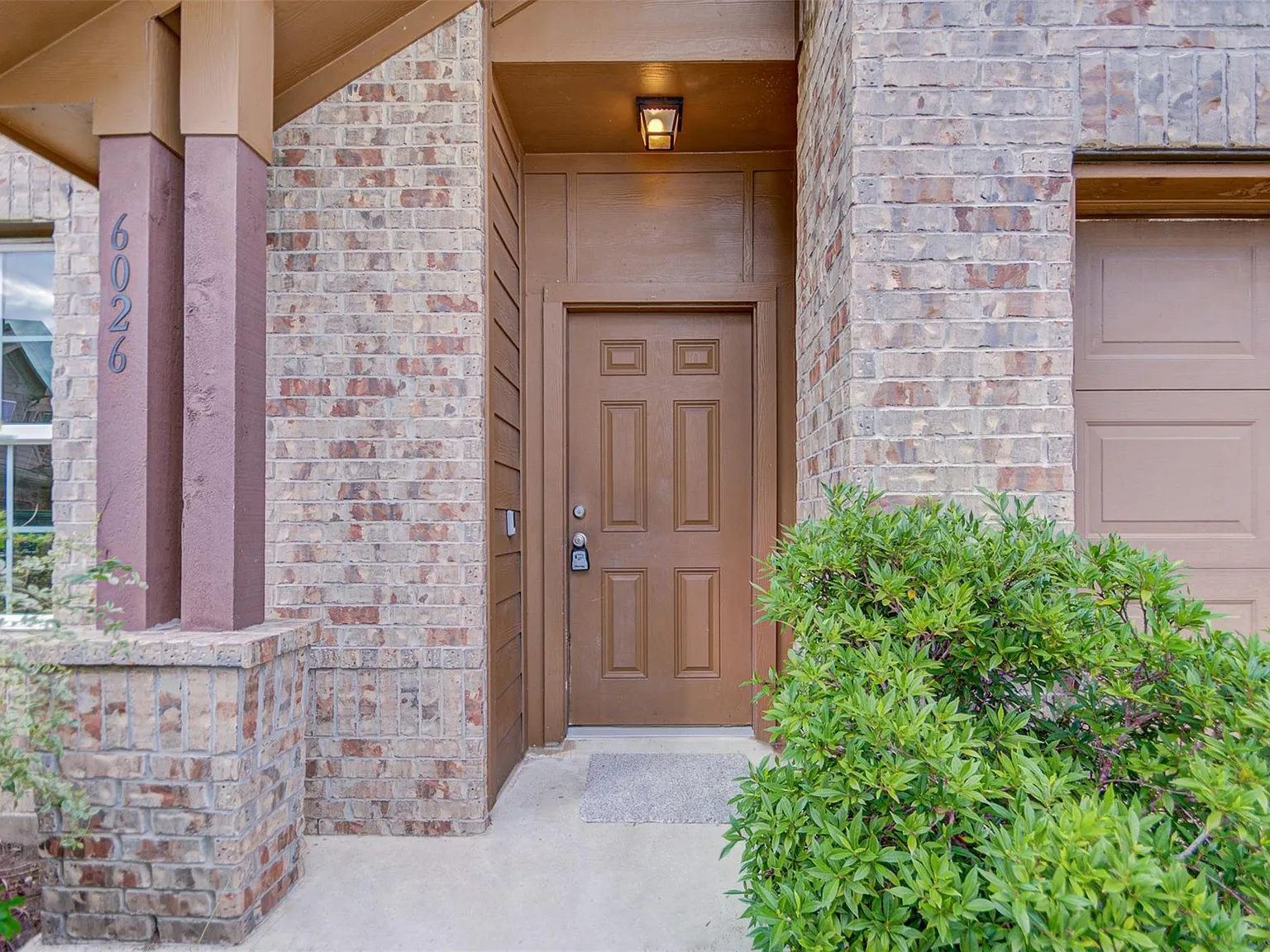 4 bed, 2.5 bath, 1892 sqft, $2,100 — Photo 3