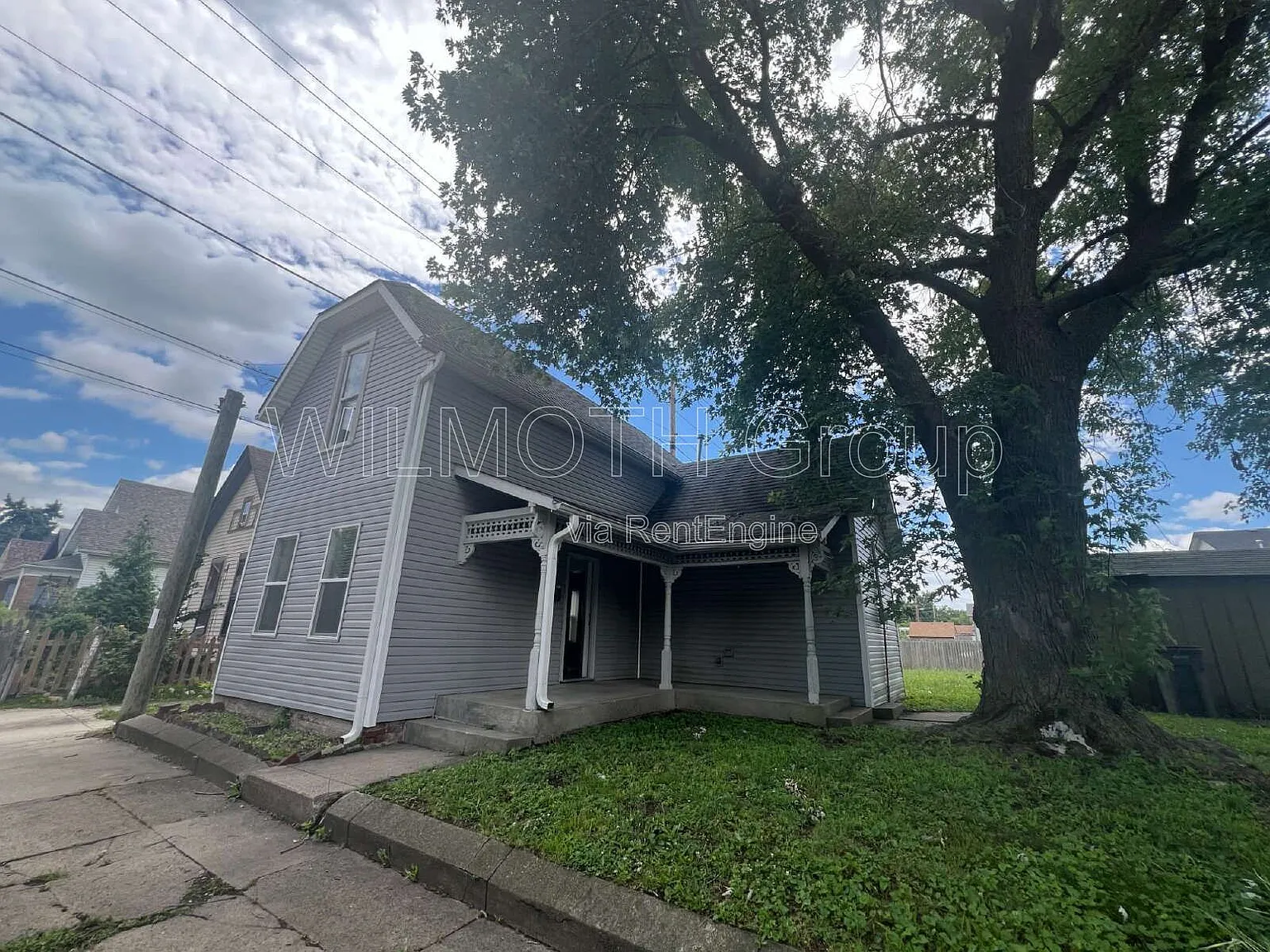 2 bed, 1.0 bath, 1176 sqft, $1,349 — Photo 2