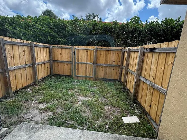 417 Palm Cir E #417 — Photo 13