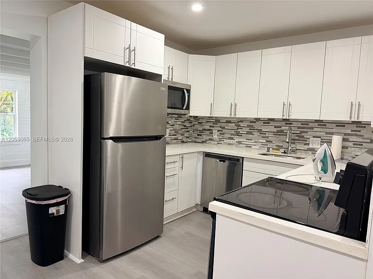 650 SW 55th Ave — Photo 4
