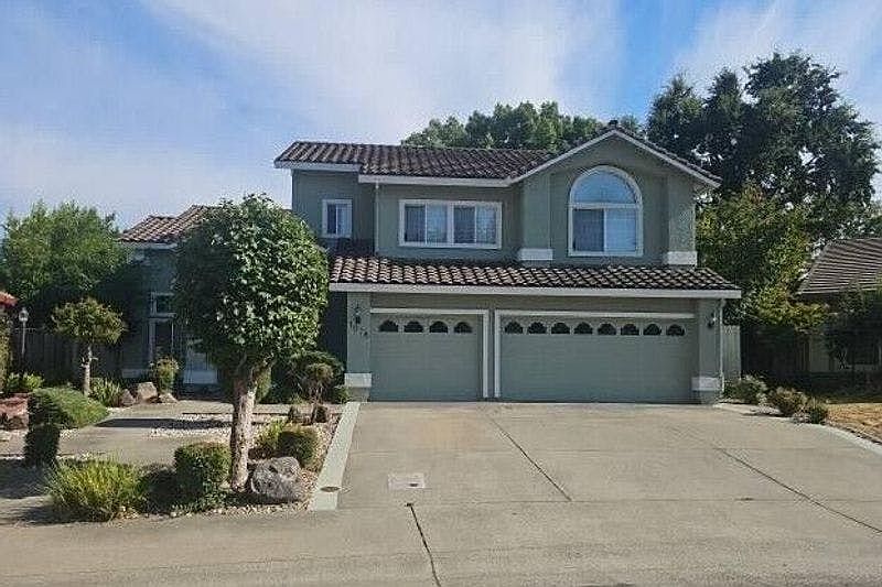 1st image of 1078 La Fleur Way