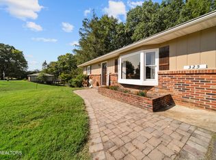 325 Beal Woods Dr, Sevierville, TN 37862