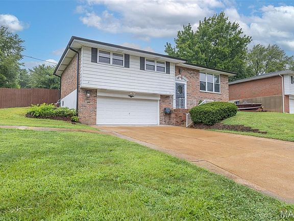 2nd image of 1439 Twin Oaks Dr