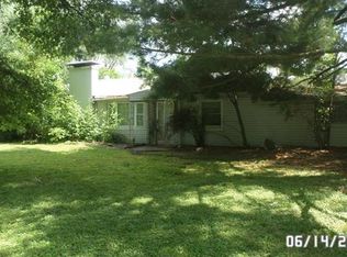 8066 Packard Ave, Saint Louis, MO 63134