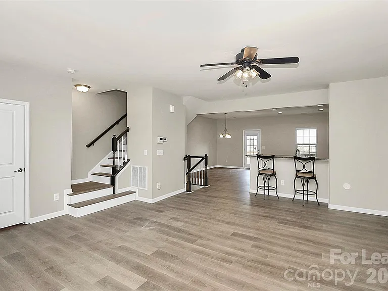 2128 Arbor Loop Dr — Photo 3