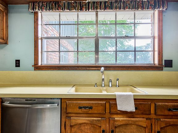 5th image of 306 Vital St