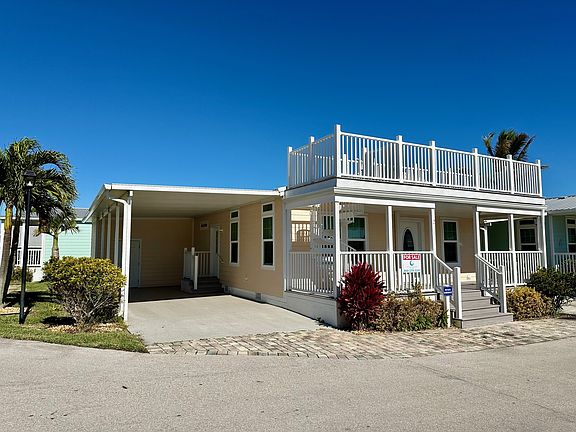 2nd image of 216 NE Seabreeze Dr #216