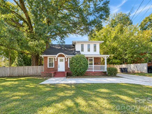 322 Salisbury Rd, Statesville, NC 28677