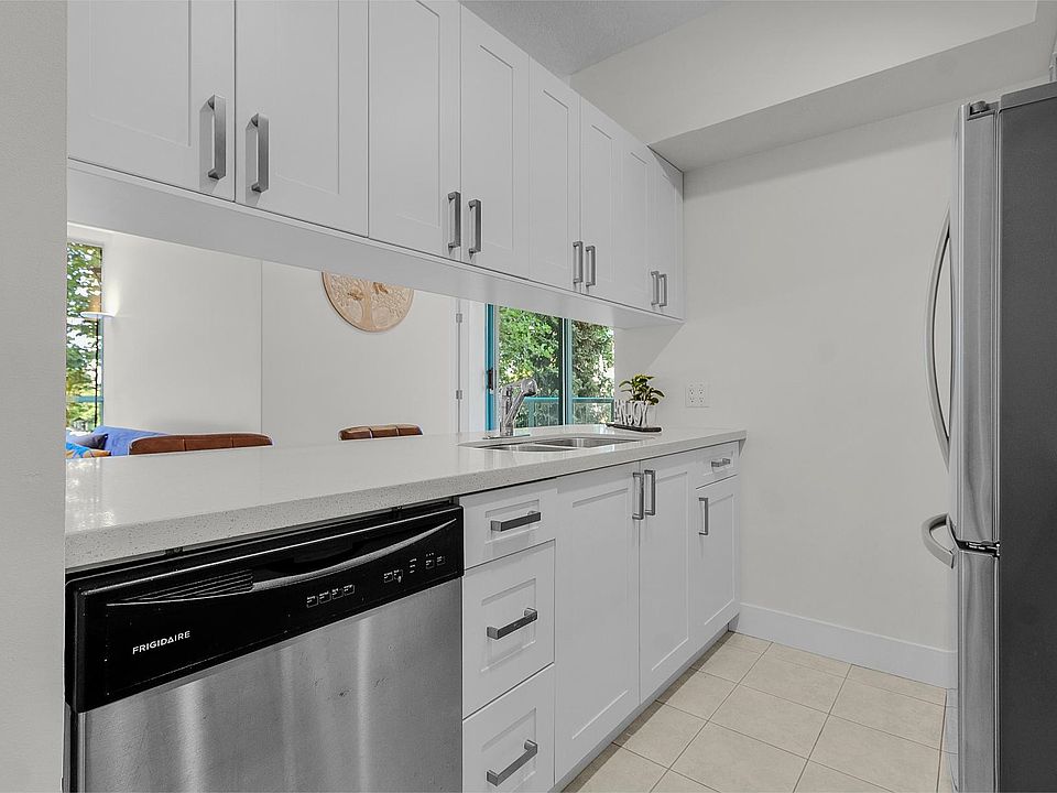 1st image of 8871 Lansdowne Rd #302