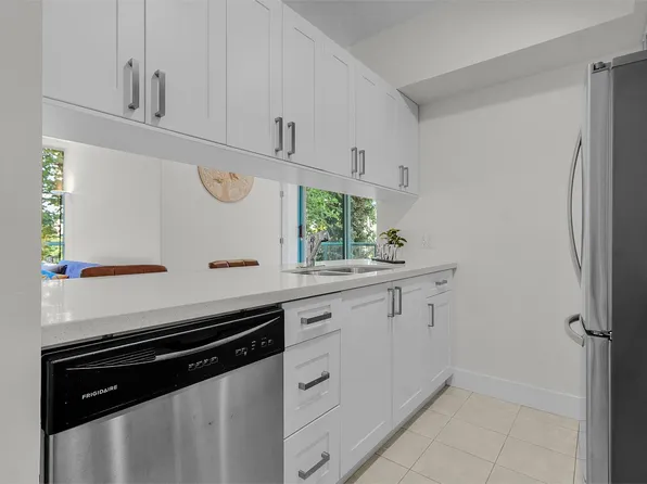 8871 Lansdowne Rd #302, Richmond, BC V6X 3X8