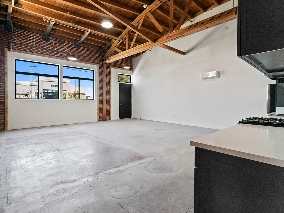 1901 S Pacific Ave #4