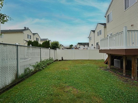 5th image of 2 Herrick Ave
