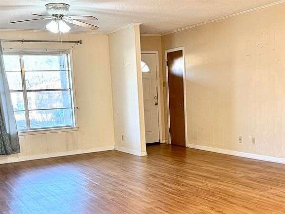 5th image of 1039 Chevy Chase St