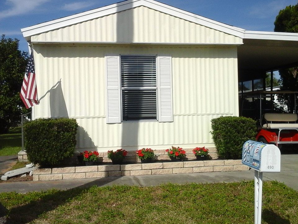 1st image of 690 Riverview Cir