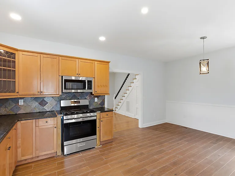 677 Main St — Photo 4