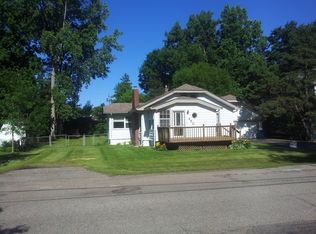 450 Hickory Nut Dr, Waterford, MI 48327