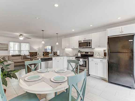 5th image of 734 Harbor Ln