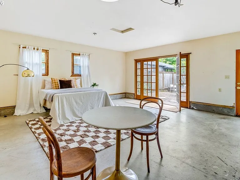 6351 NE 34th Ave — Photo 14