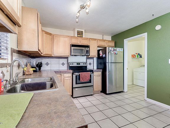 5th image of 206 W Harrington Pl