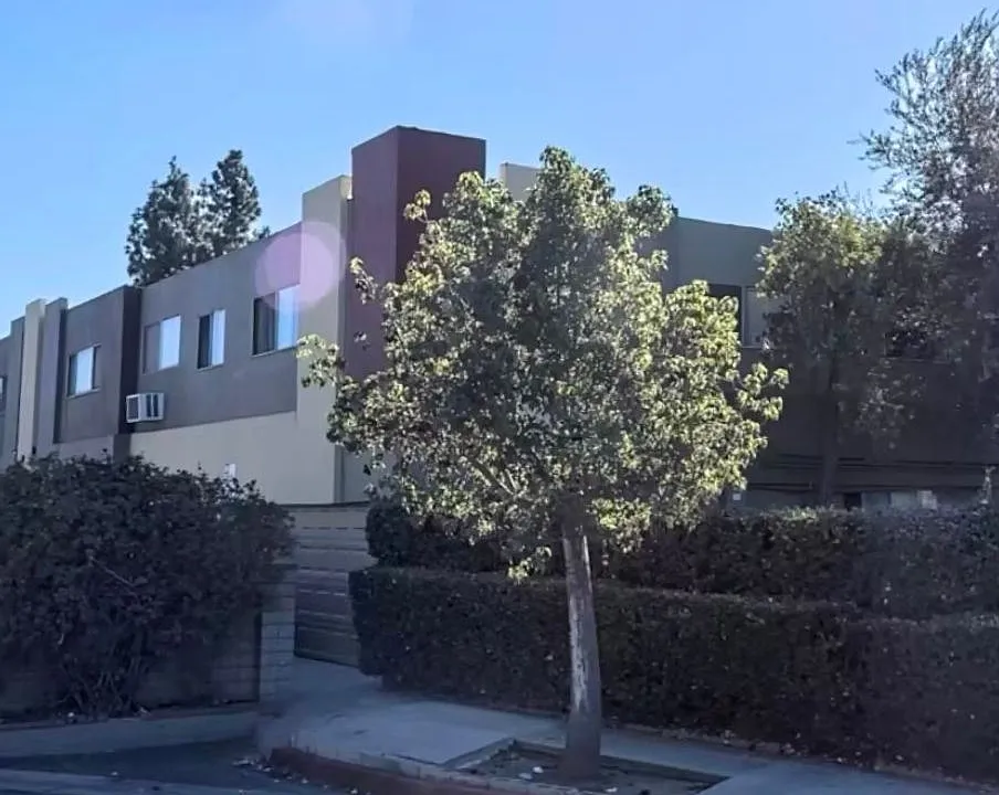 390 N Cerritos Ave #1
