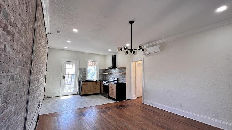 2nd image of 2739 Riverside Ave #11