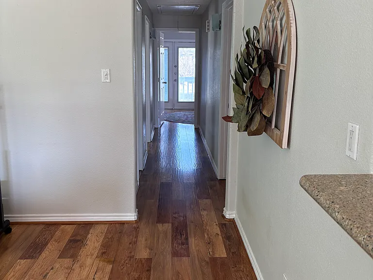 823 Hawthorne Rd — Photo 9
