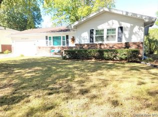 2483 Arrowhead Dr, Springfield, IL 62702