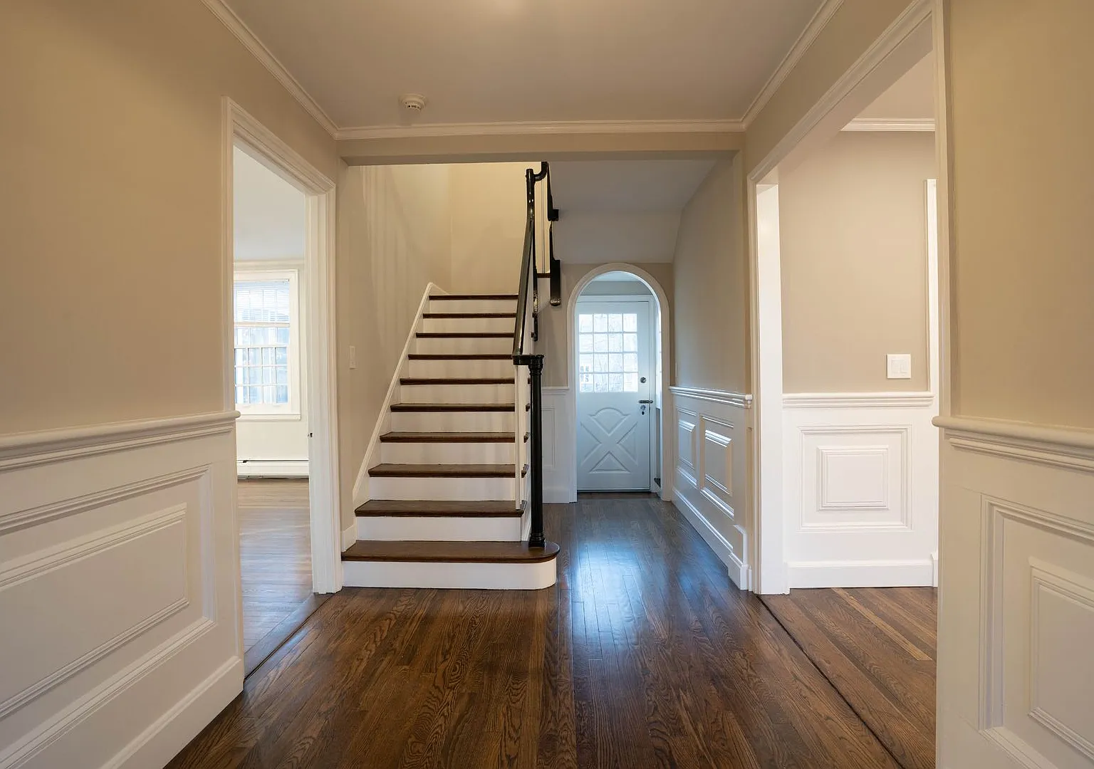 Spectacular Newton home with amazing features and location available NOW with first 3 month's ren... — Photo 2