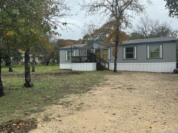 208 ENCINO VERDE, Adkins, TX 78101