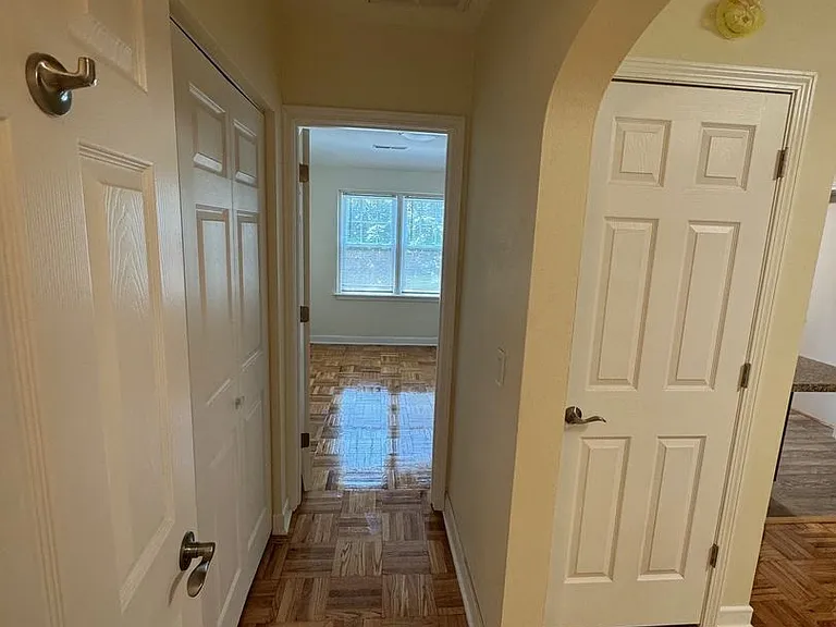 2420 E Washington Ave — Photo 12