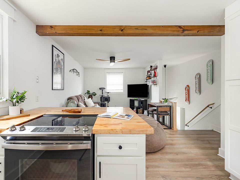 1st image of 408 Barclay Square Cir