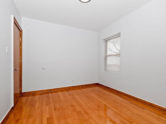 5th image of 6000-02 S Whipple St #1W